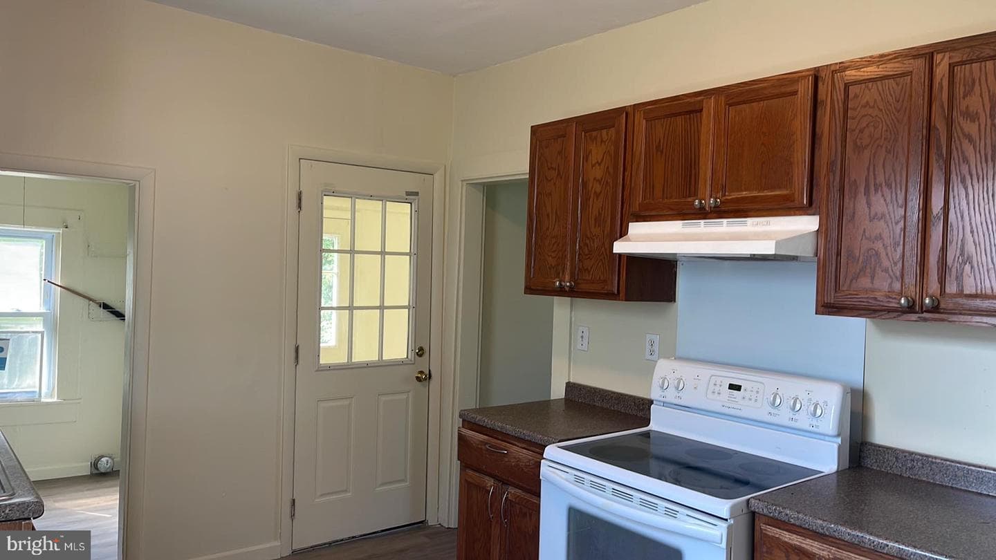 1015 Clarke Avenue photo 12
