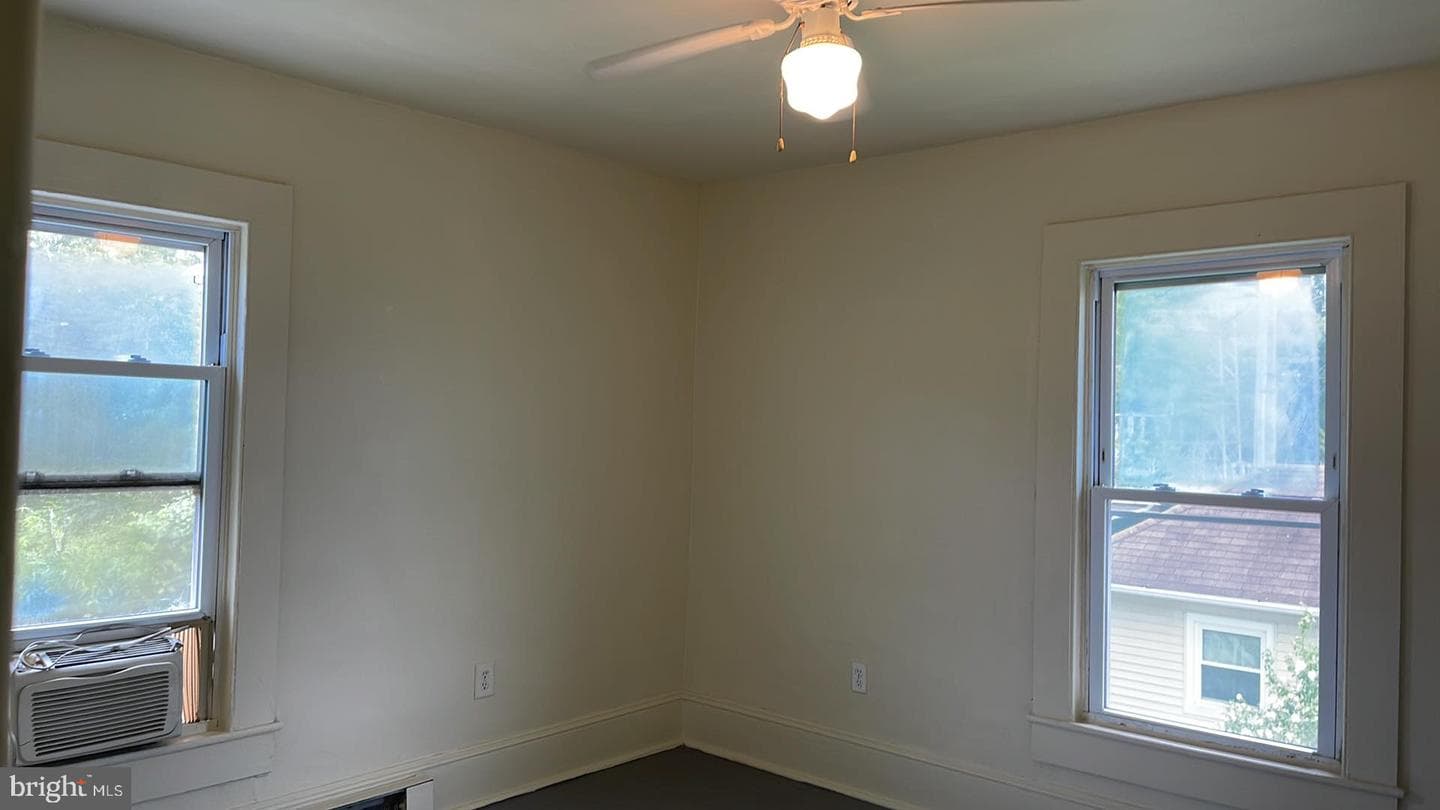 1015 Clarke Avenue photo 9