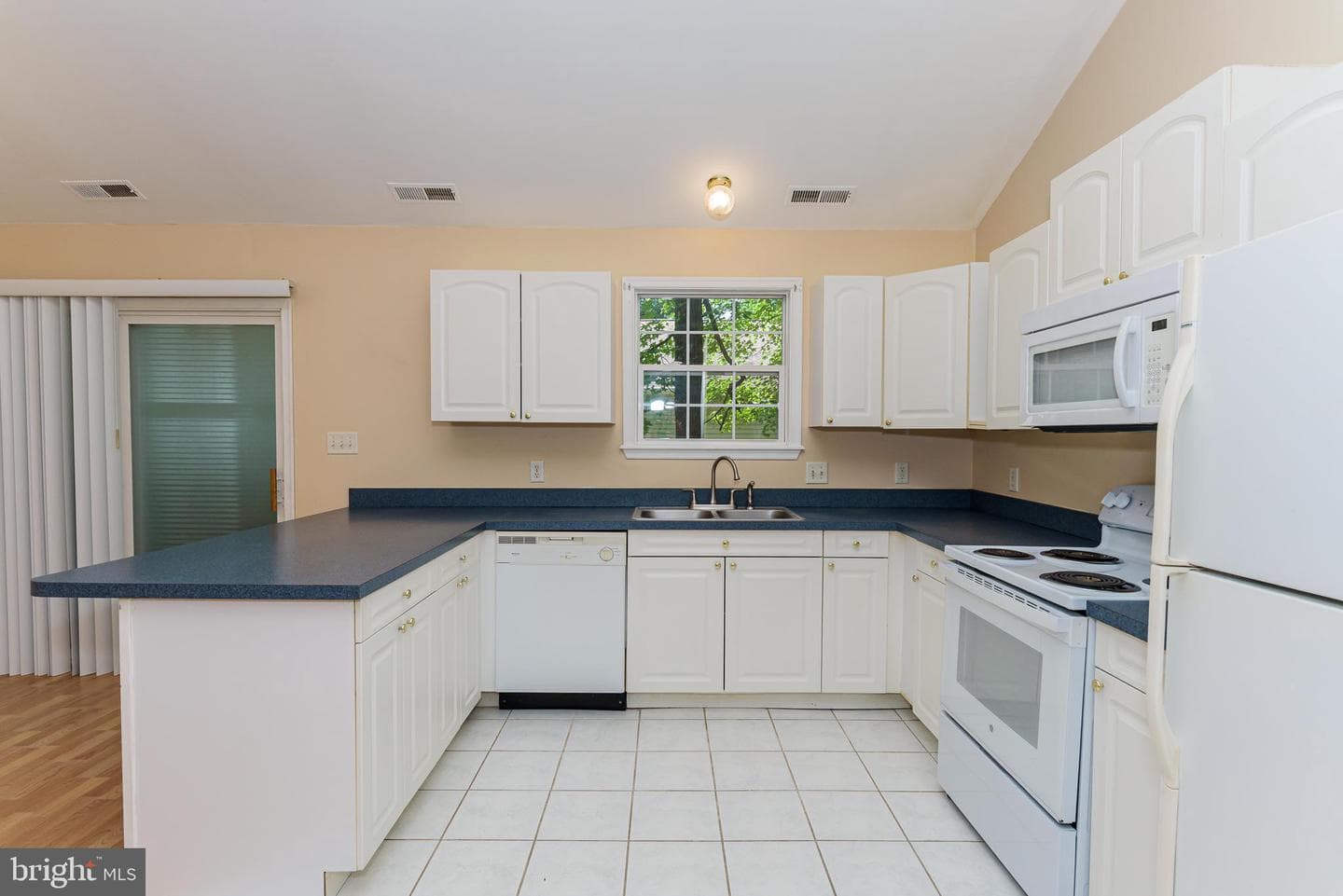 1040 Ocean Parkway photo 16