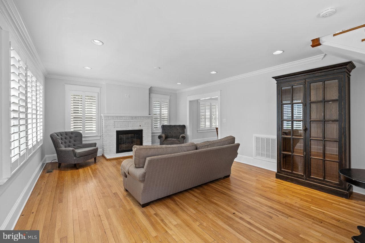 203 Pitts Street photo 33