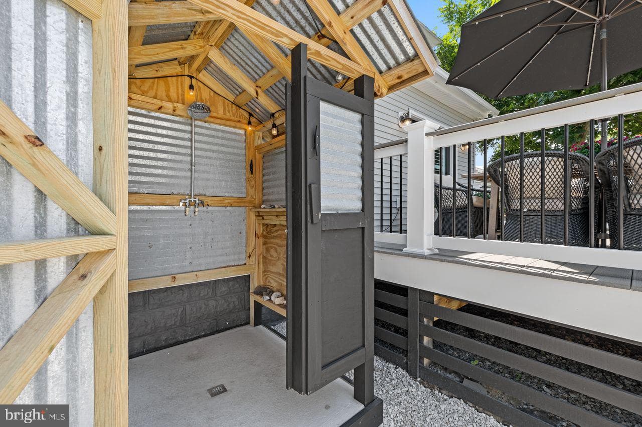 203 Pitts Street photo 39