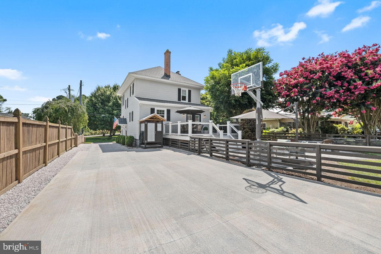 203 Pitts Street photo 41