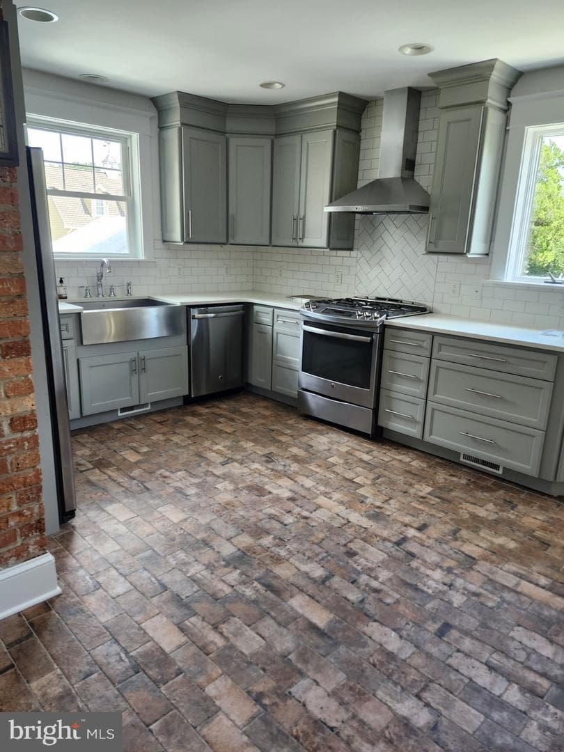 203 Pitts Street photo 5