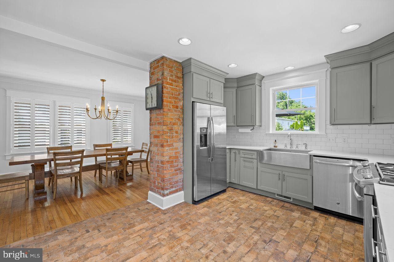 203 Pitts Street photo 6