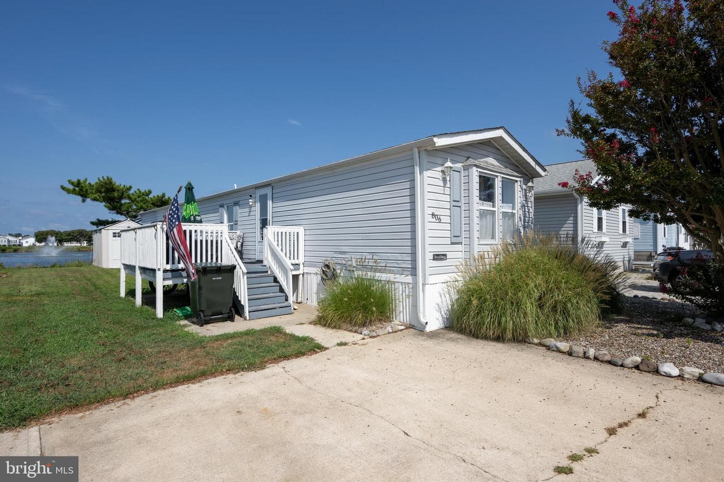 806 Bahia Drive photo 2