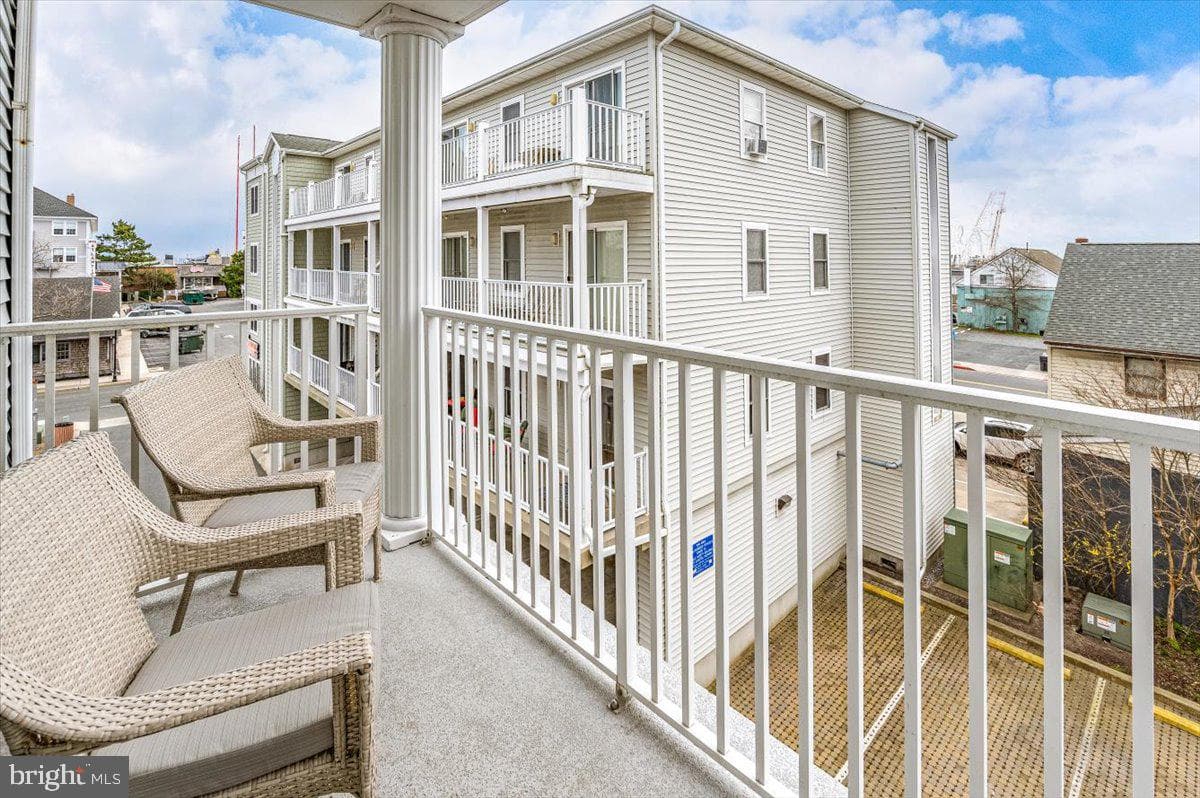 107 Somerset Street #204 photo 42
