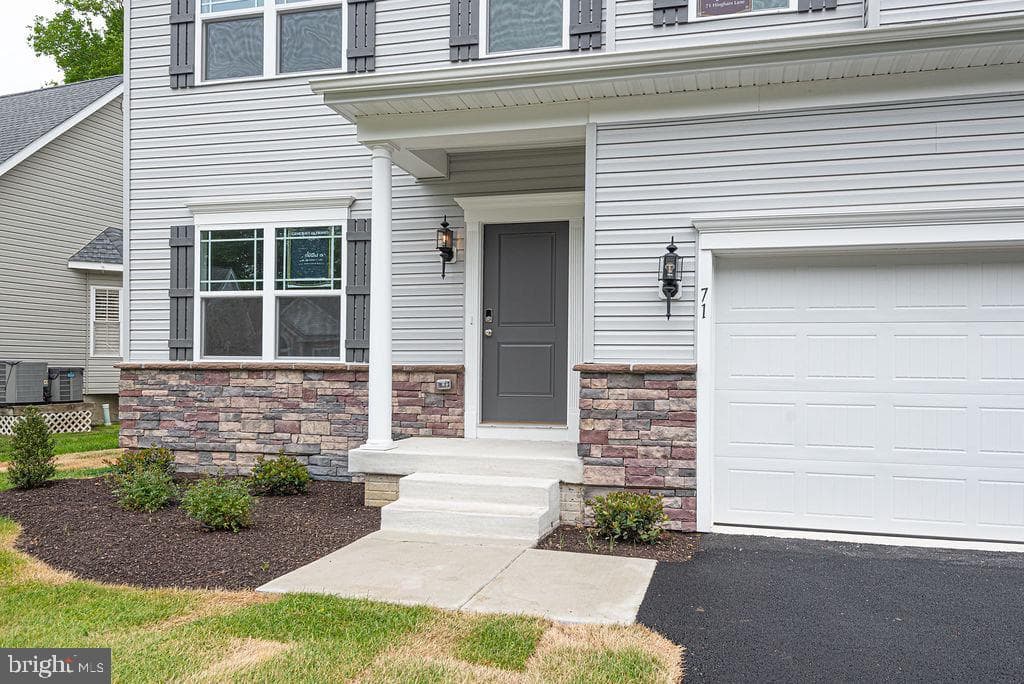 71 Hingham Lane photo 2