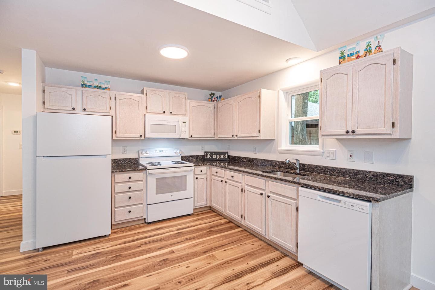 14 Hickory Way photo 4