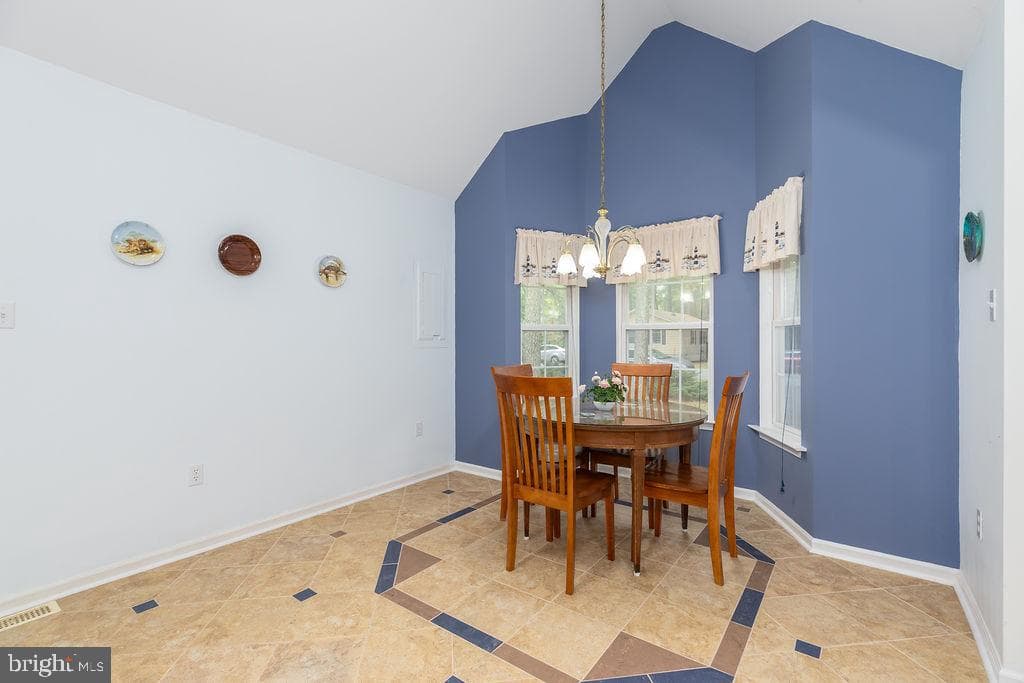 124 Camelot Circle photo 11