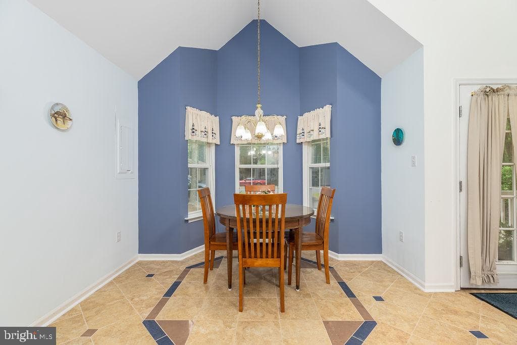 124 Camelot Circle photo 12