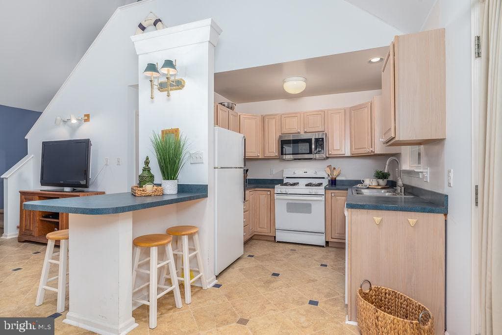 124 Camelot Circle photo 13