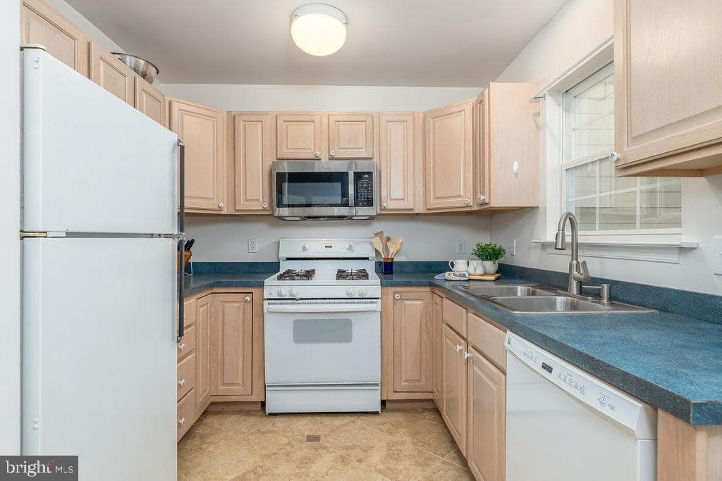 124 Camelot Circle photo 14