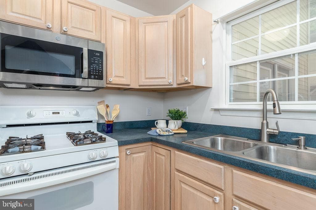 124 Camelot Circle photo 15