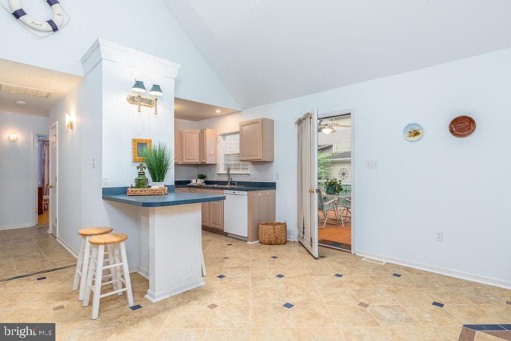 124 Camelot Circle photo 16