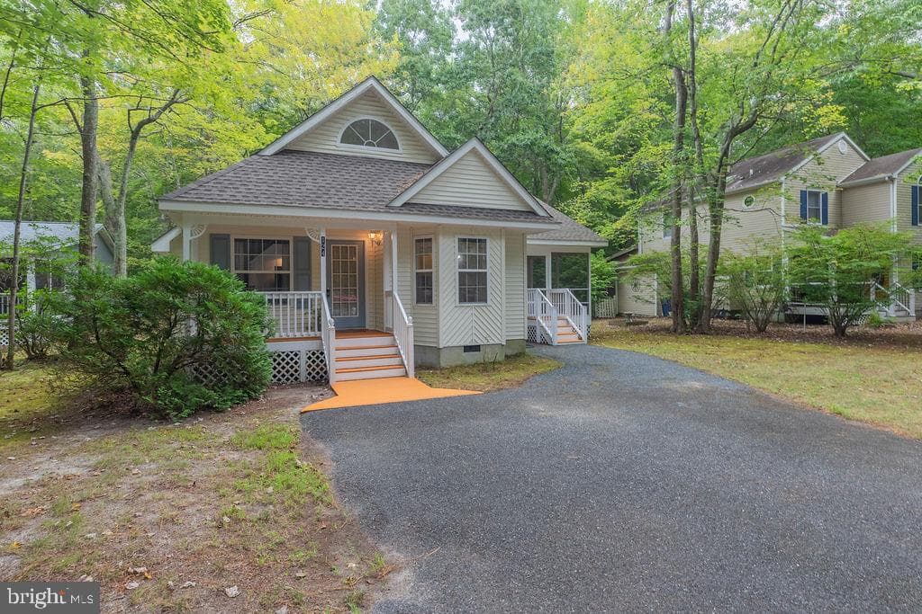 124 Camelot Circle photo 2