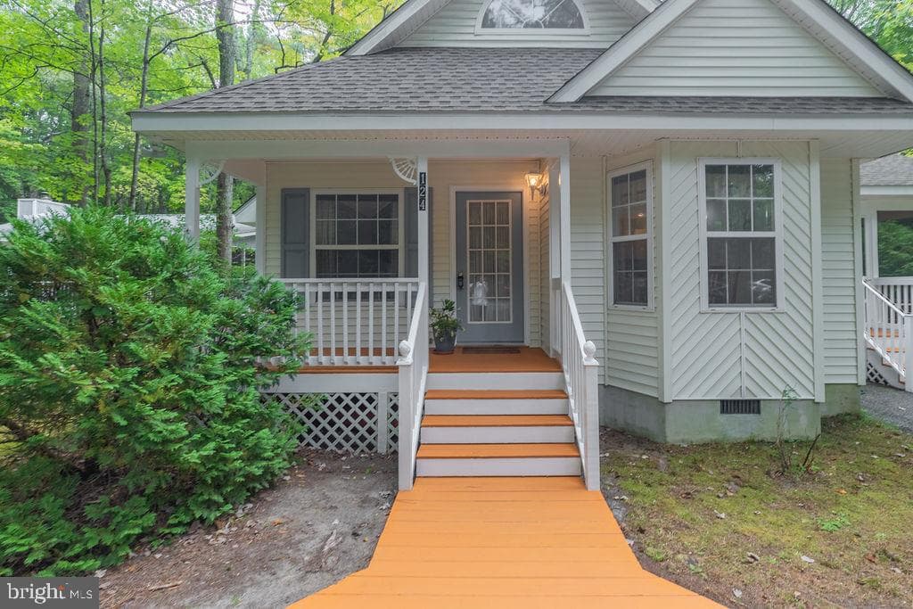 124 Camelot Circle photo 3