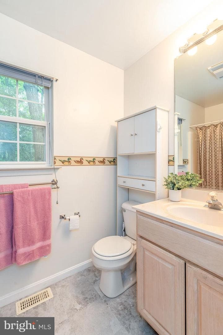 124 Camelot Circle photo 31
