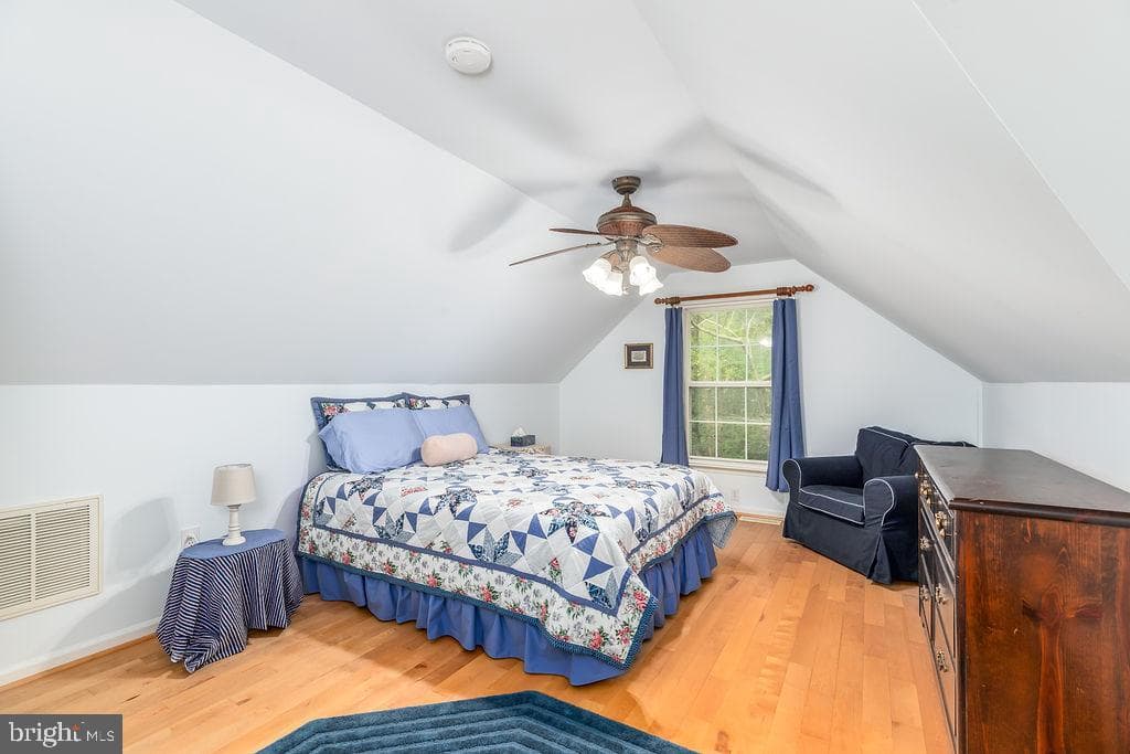 124 Camelot Circle photo 33