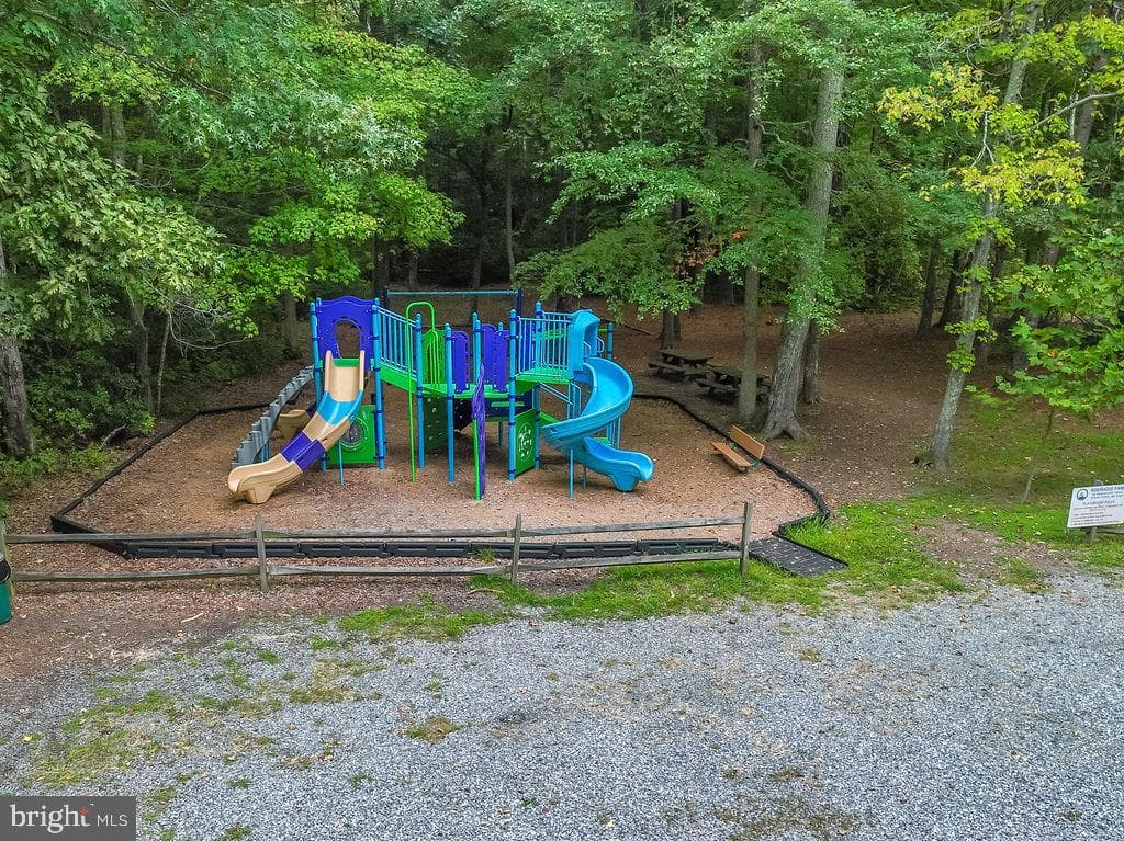 124 Camelot Circle photo 37