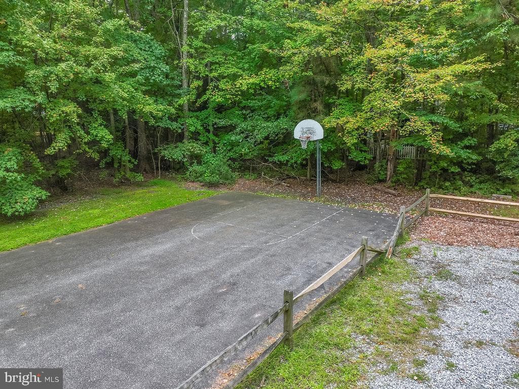 124 Camelot Circle photo 38