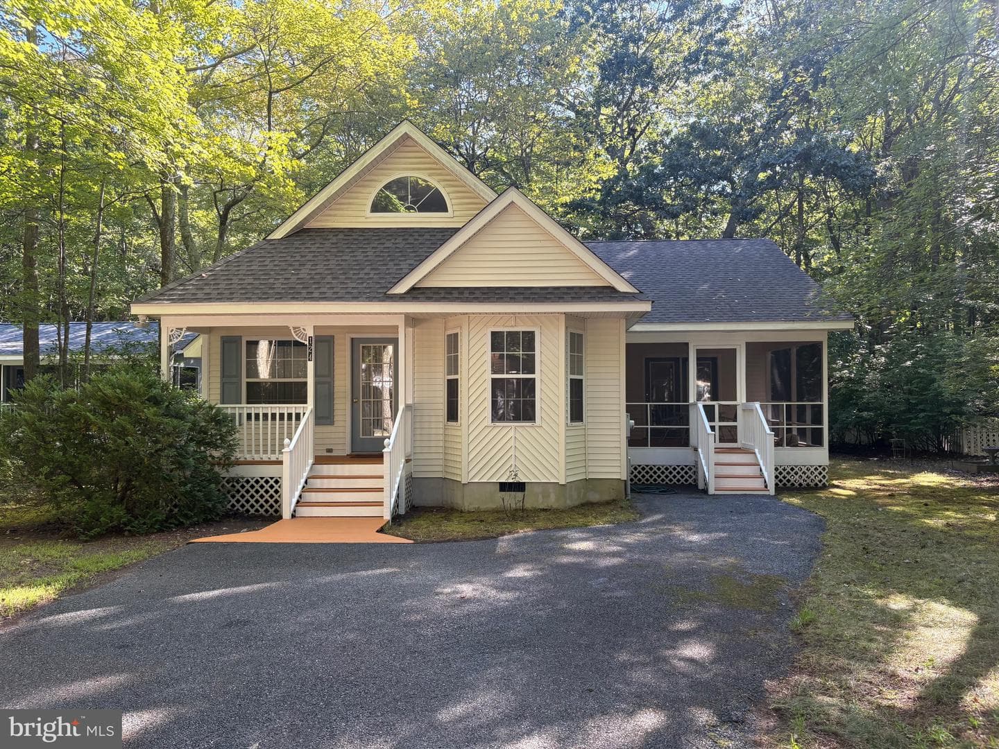 124 Camelot Circle photo 4