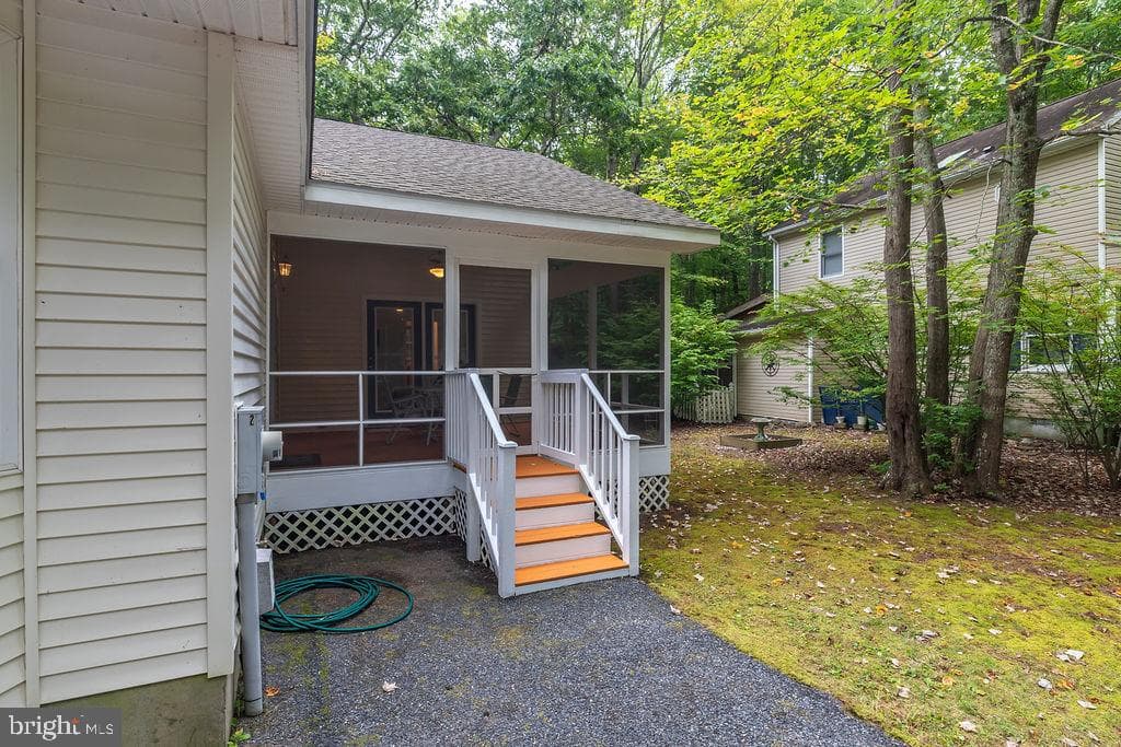 124 Camelot Circle photo 5