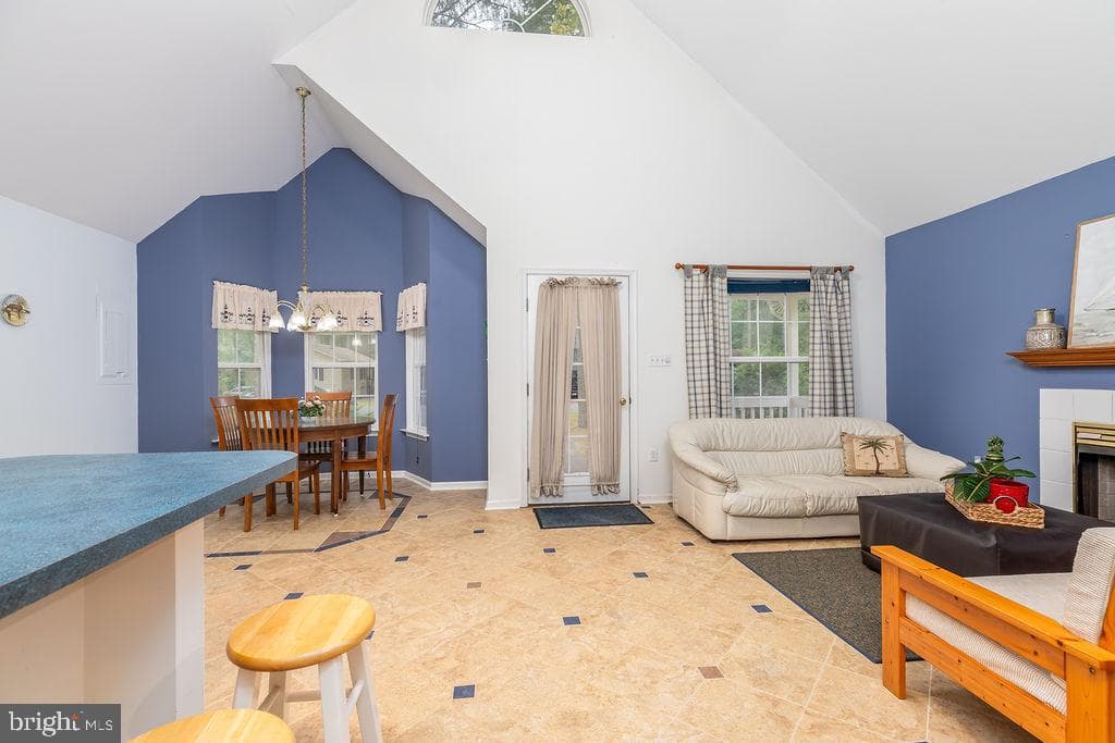 124 Camelot Circle photo 9