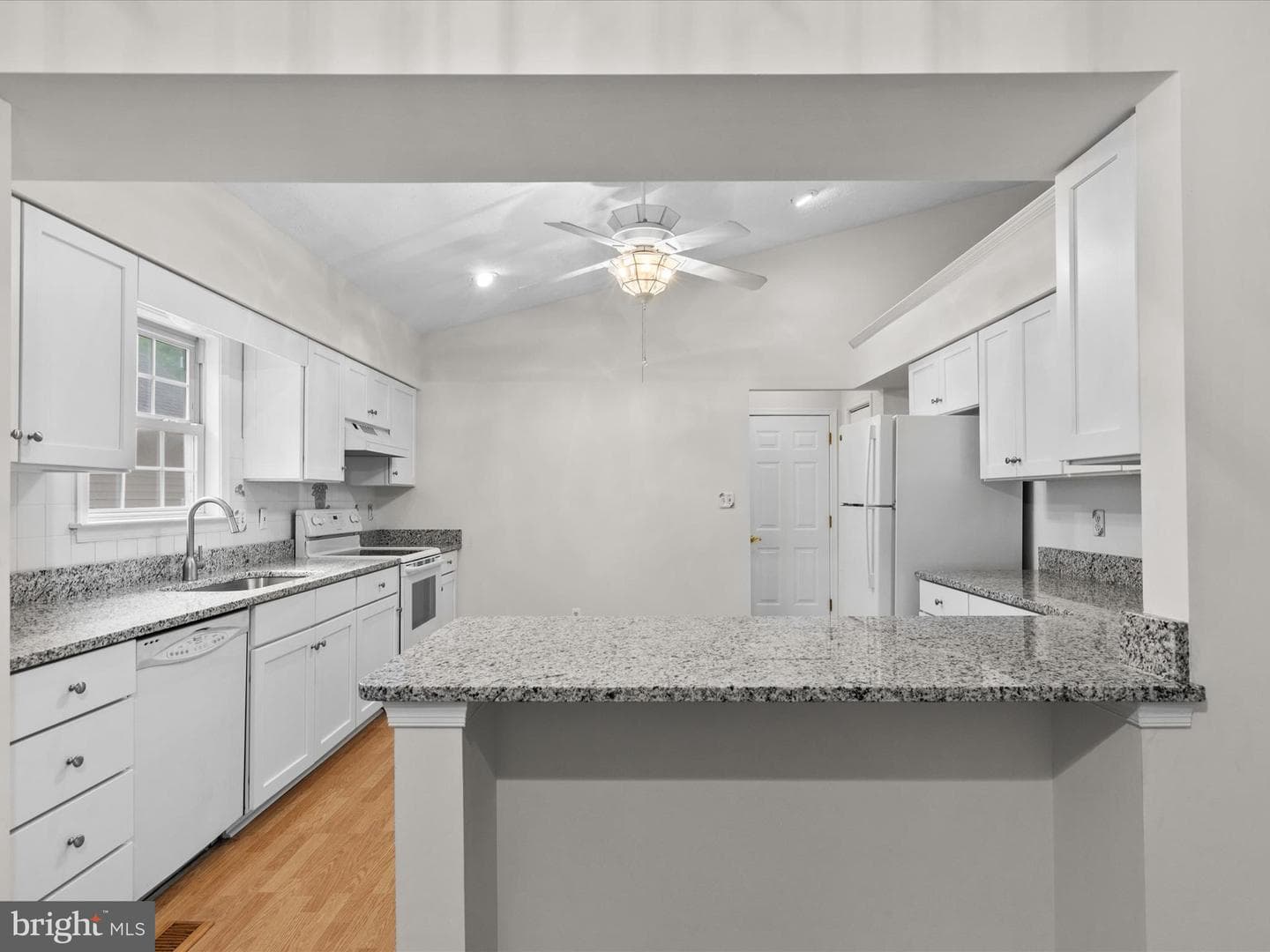 33 Pinehurst Road photo 12