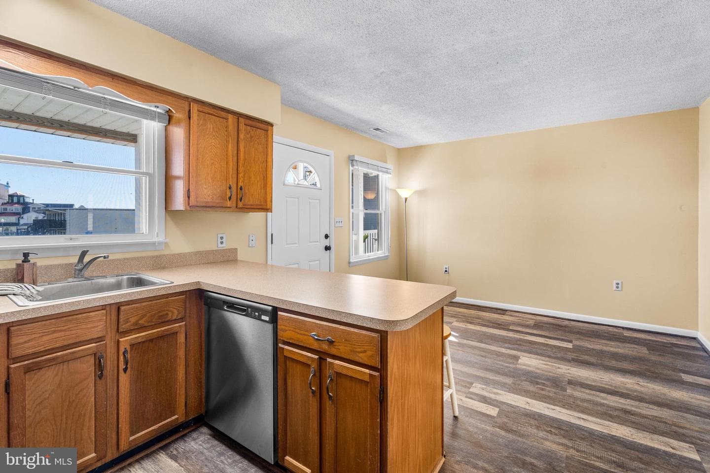 506 Lark #6 photo 6