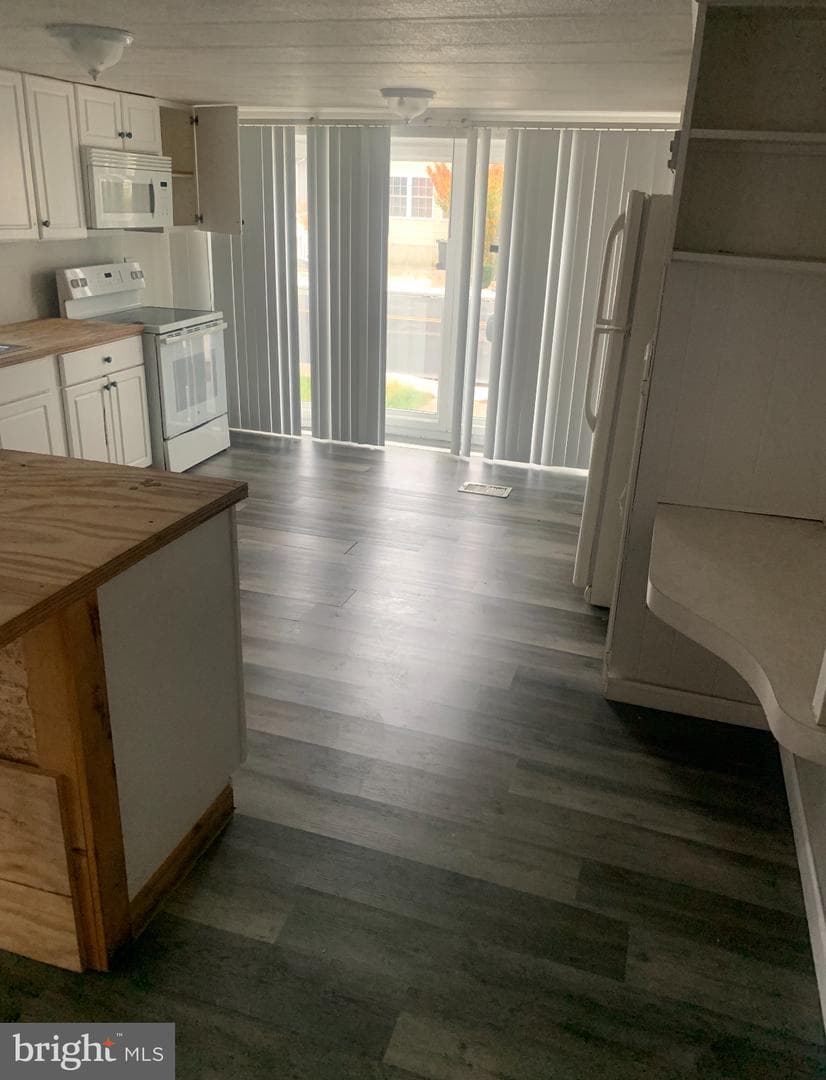 13318 Colonial Road photo 3