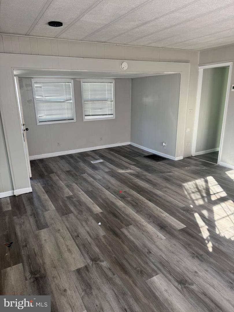 13318 Colonial Road photo 5