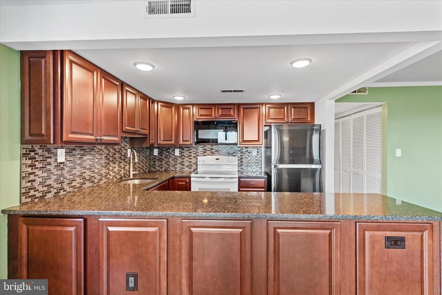 8 89th Street #402 photo 31