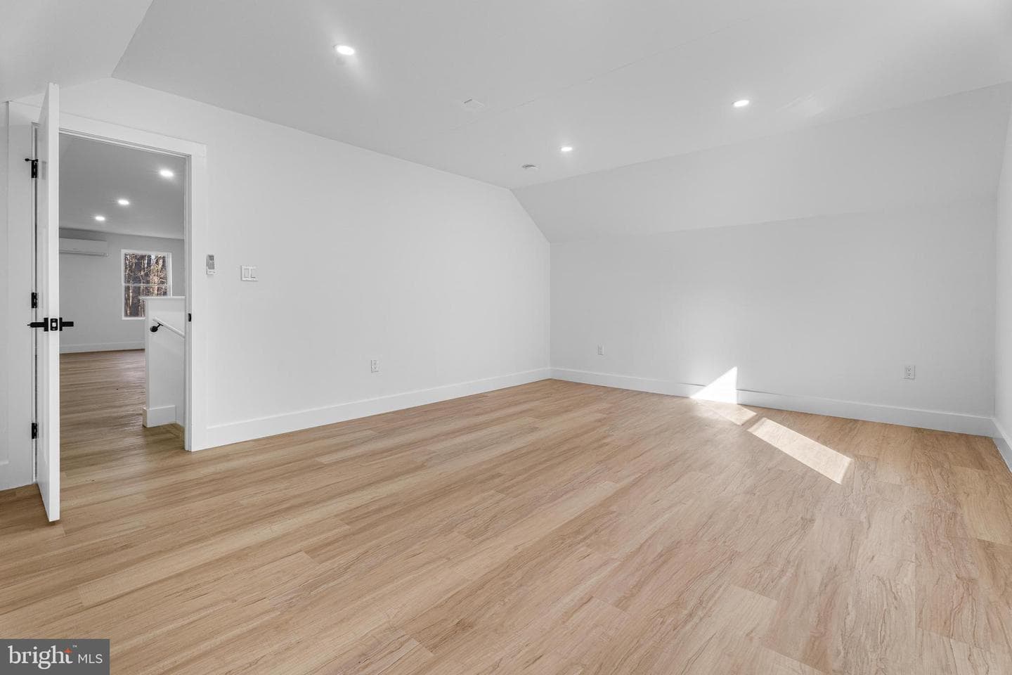 10231 Henry Road photo 42