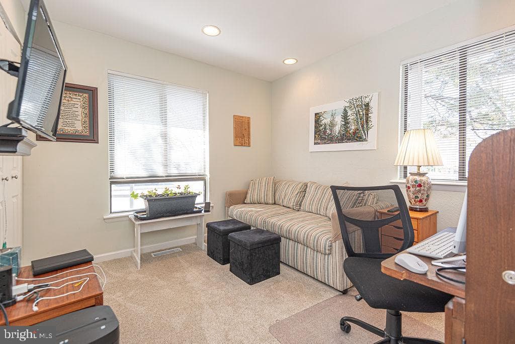 148 Jamestown Road photo 15