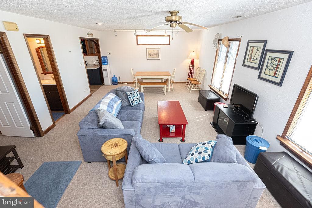 148 Jamestown Road photo 31
