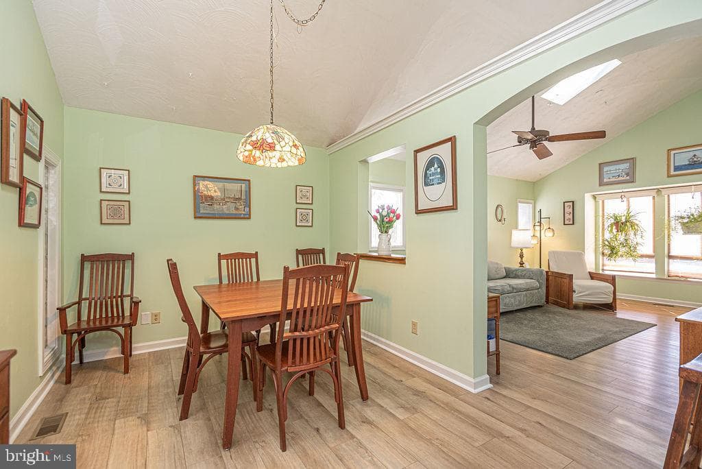 148 Jamestown Road photo 4