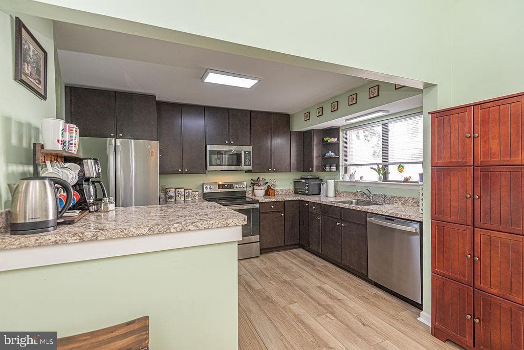 148 Jamestown Road photo 6