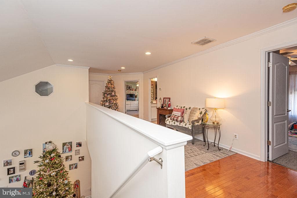 207 Enterprise Drive photo 27