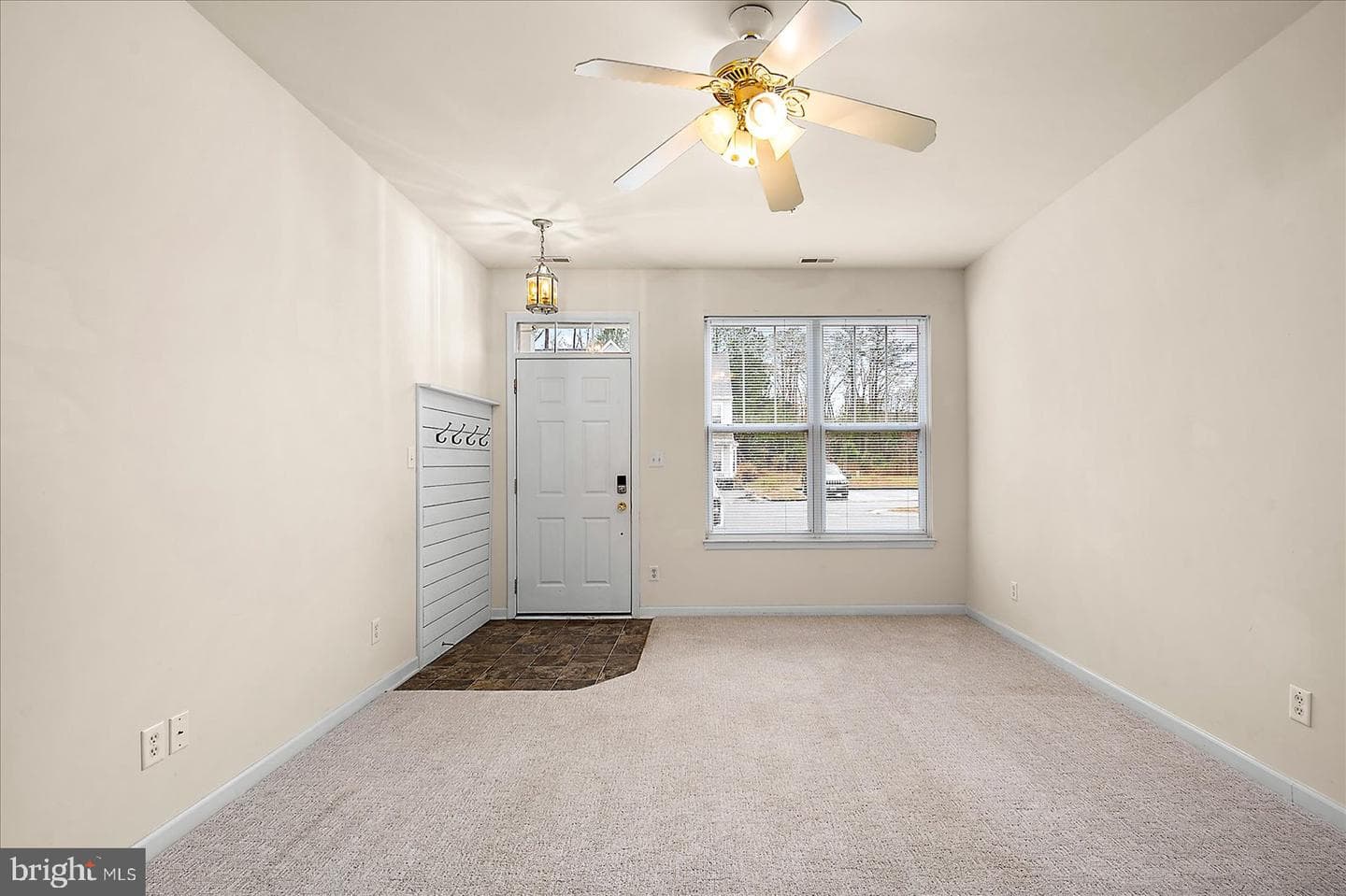 372 Schooner Lane photo 3