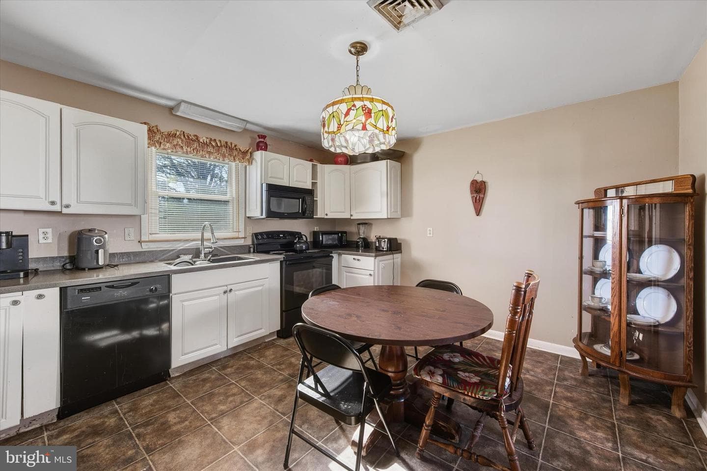 408 Flower Street photo 8