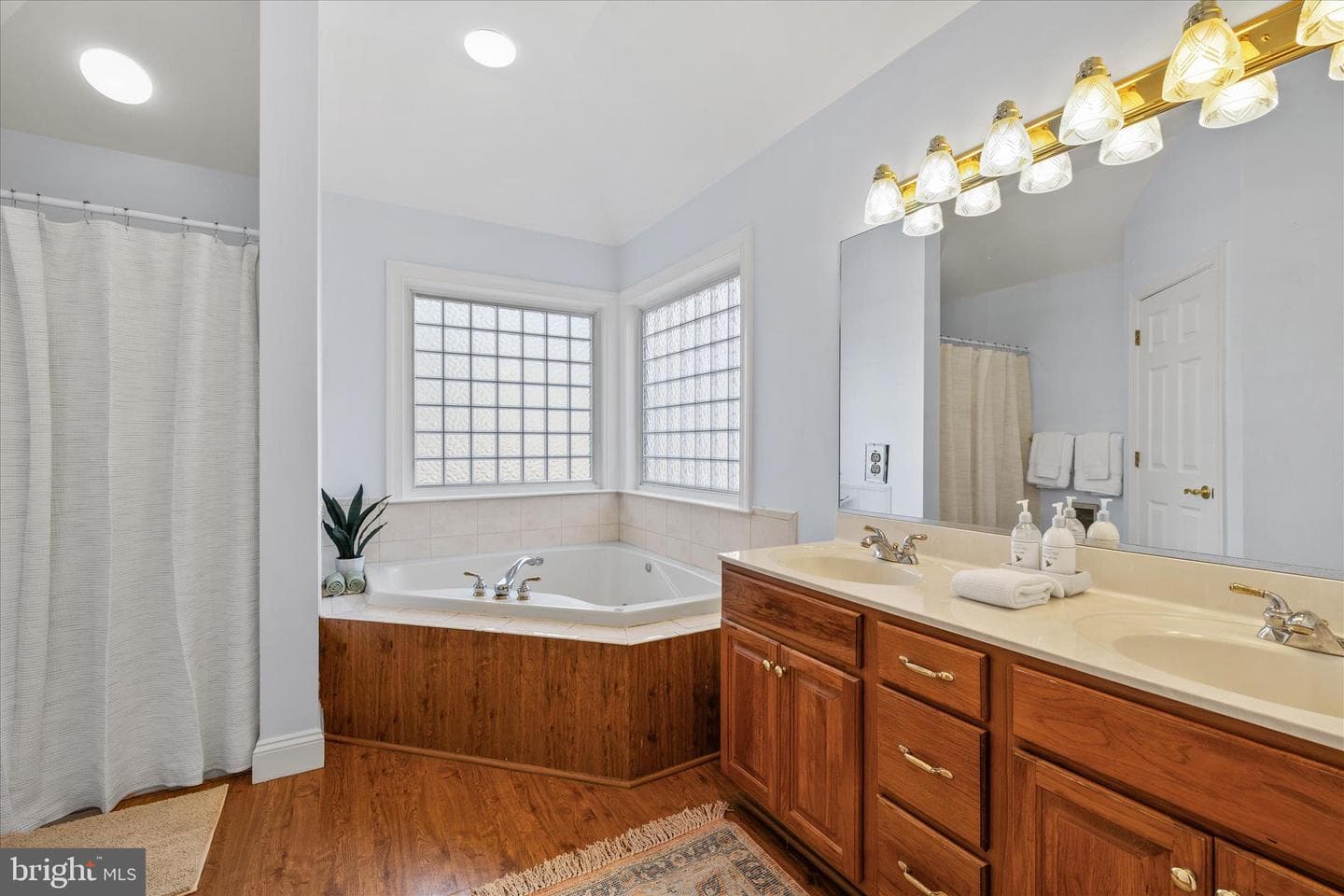 8 Edgewood Drive photo 18