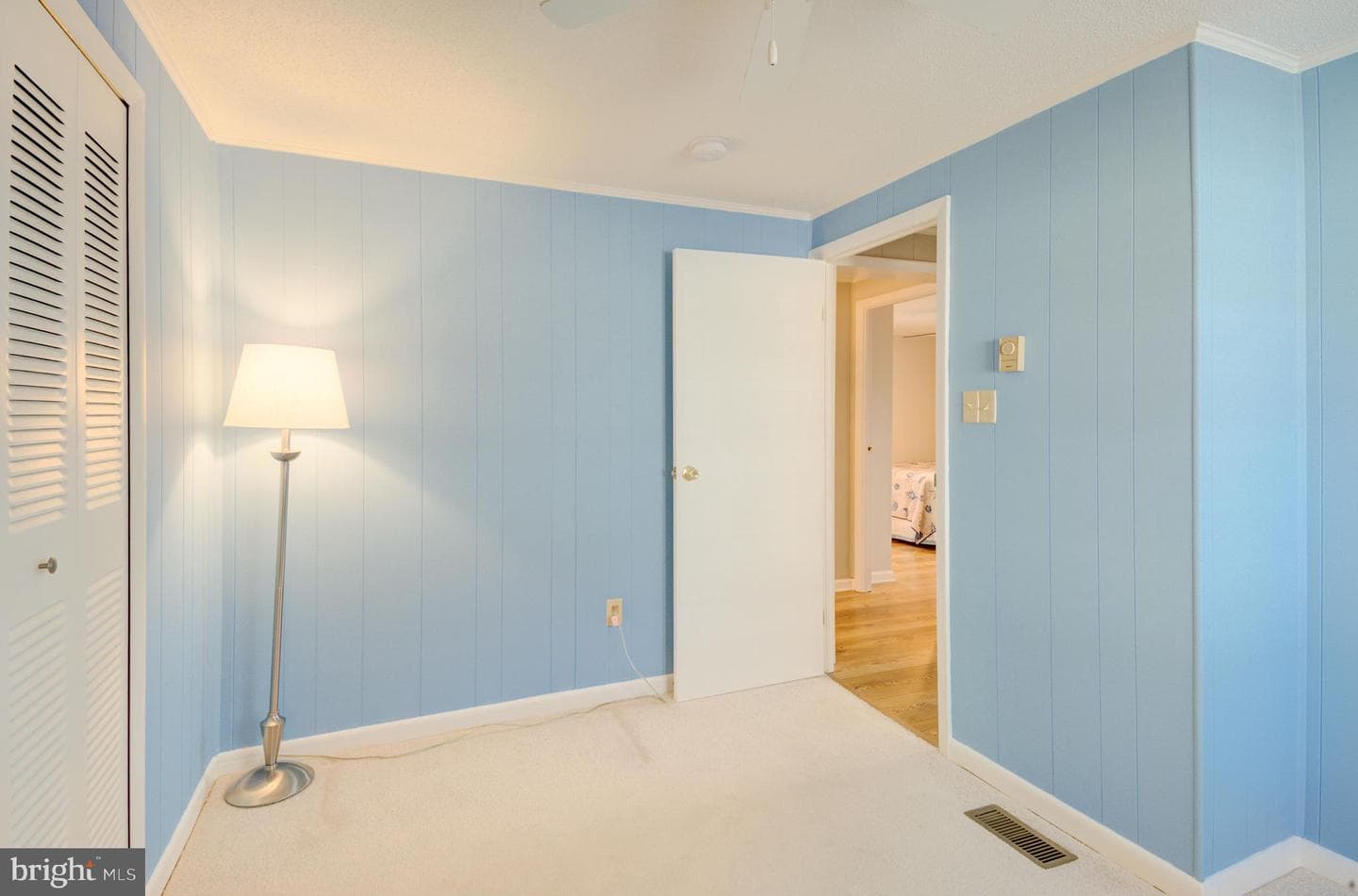 113 Teal Circle photo 54