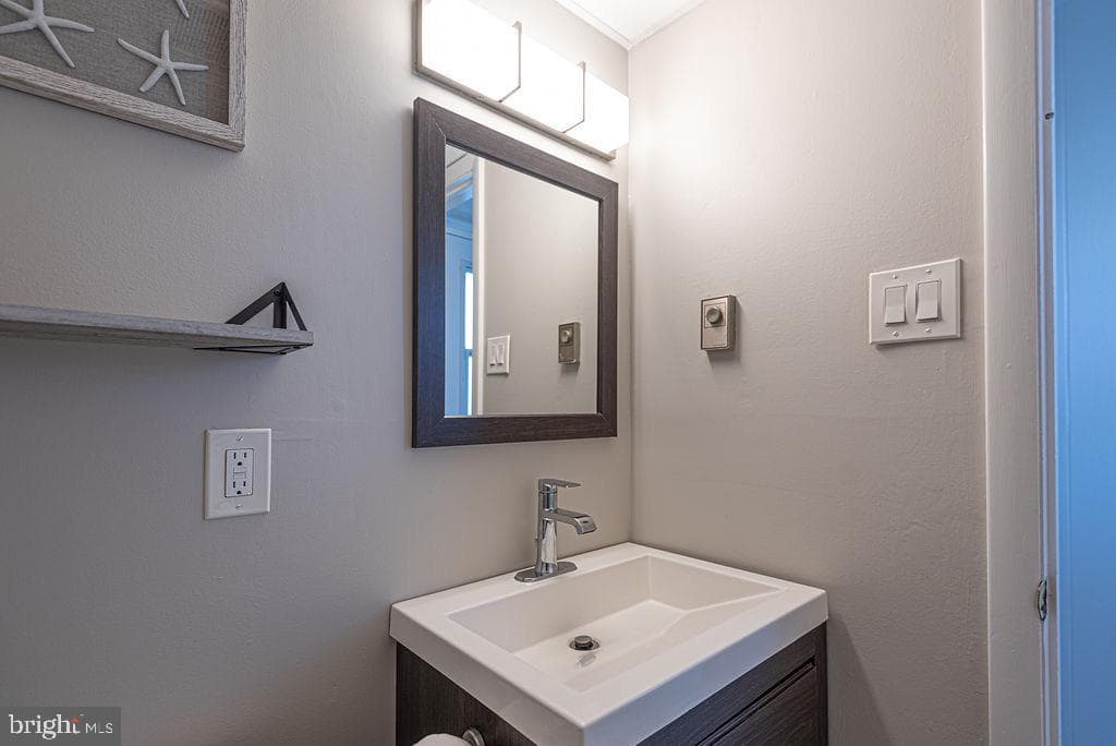 745 Mooring Road #105 photo 29