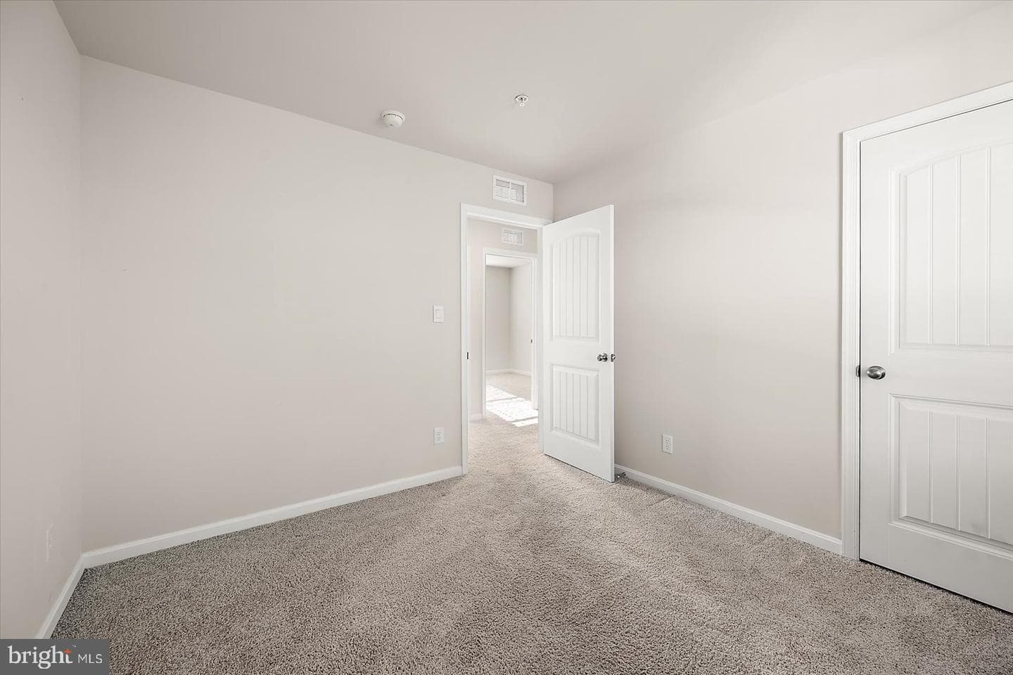 102 Fox Hound Street photo 32