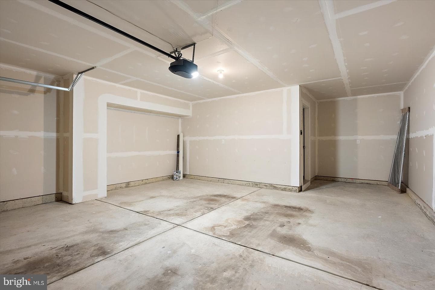 102 Fox Hound Street photo 37