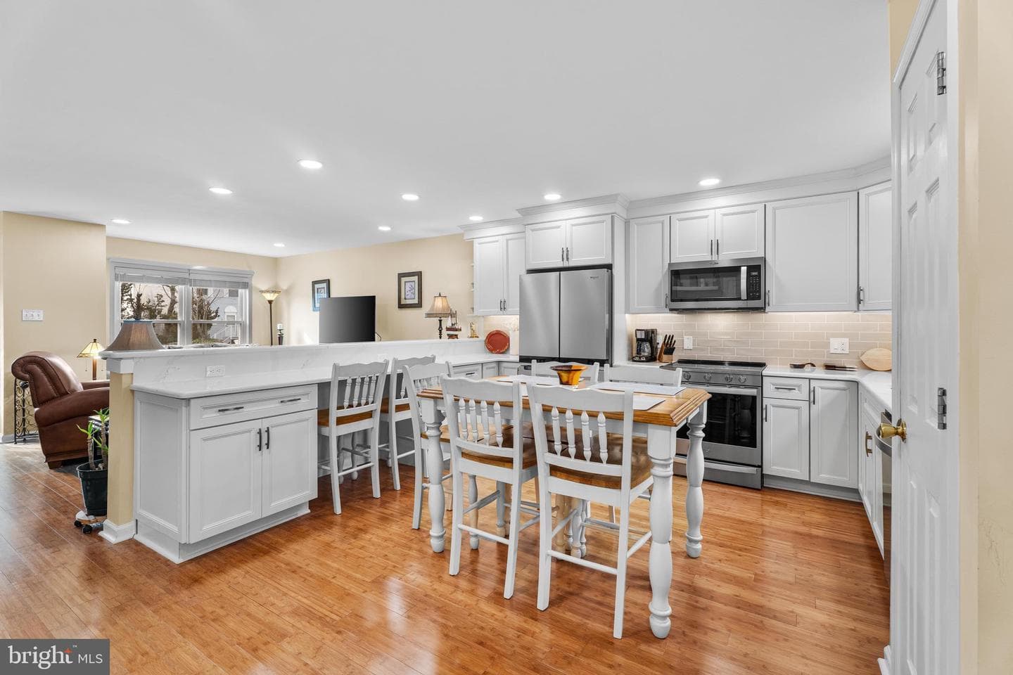 160 Jamestown Road photo 23