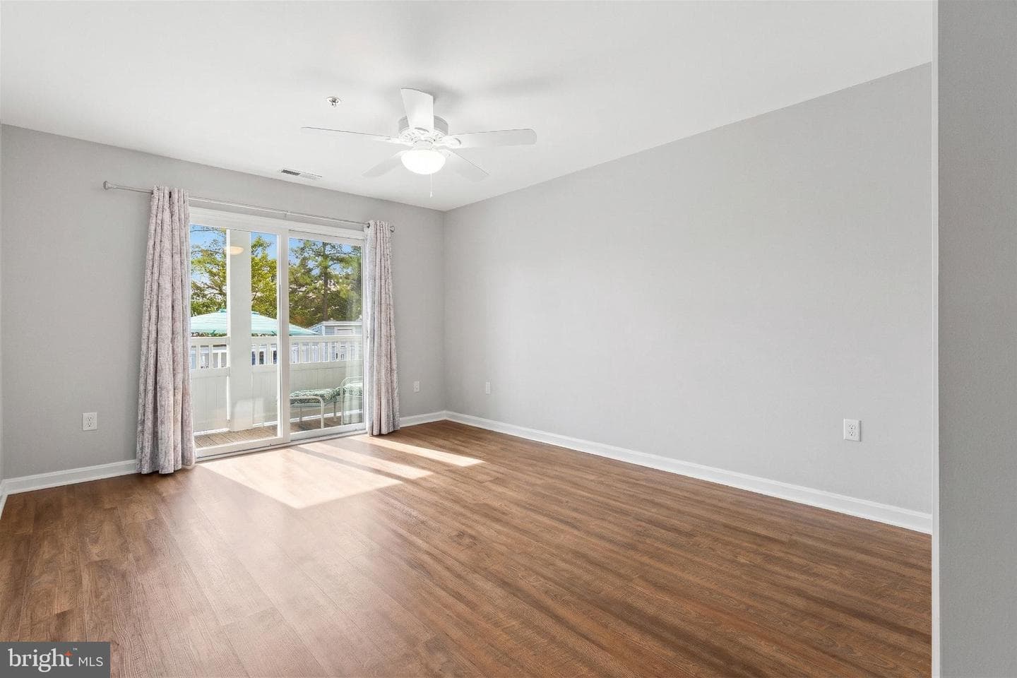 201 S Heron Drive #8e1 photo 32