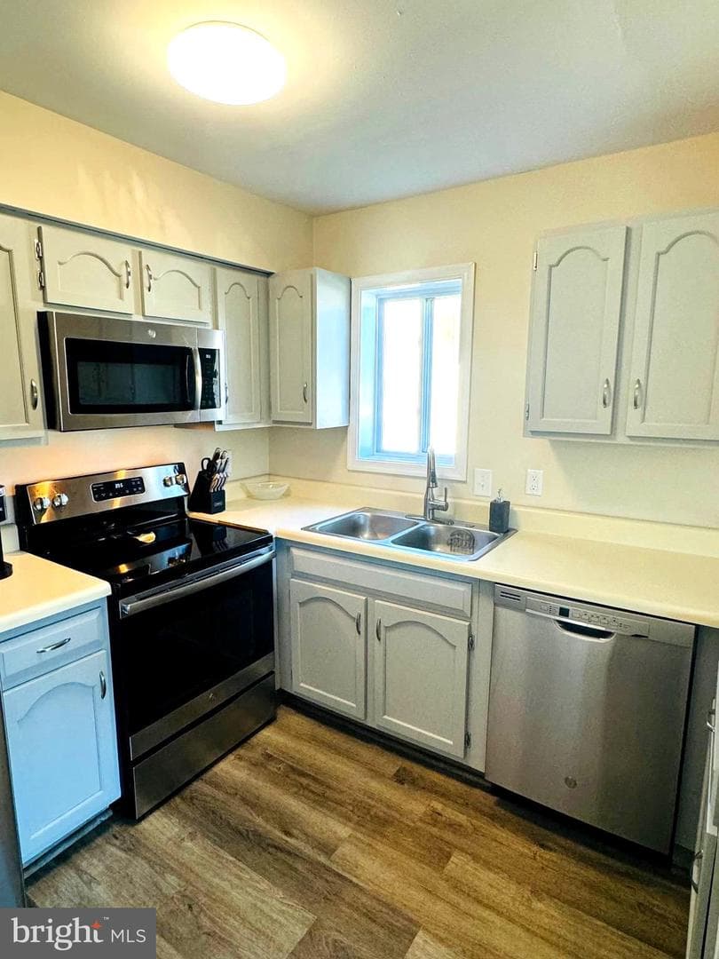 14201 Tunnel Avenue #16 photo 9