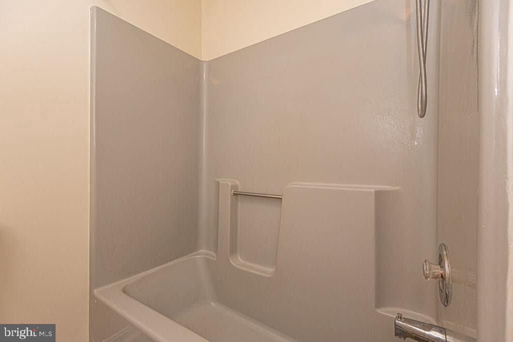 139 Camelot Circle photo 27