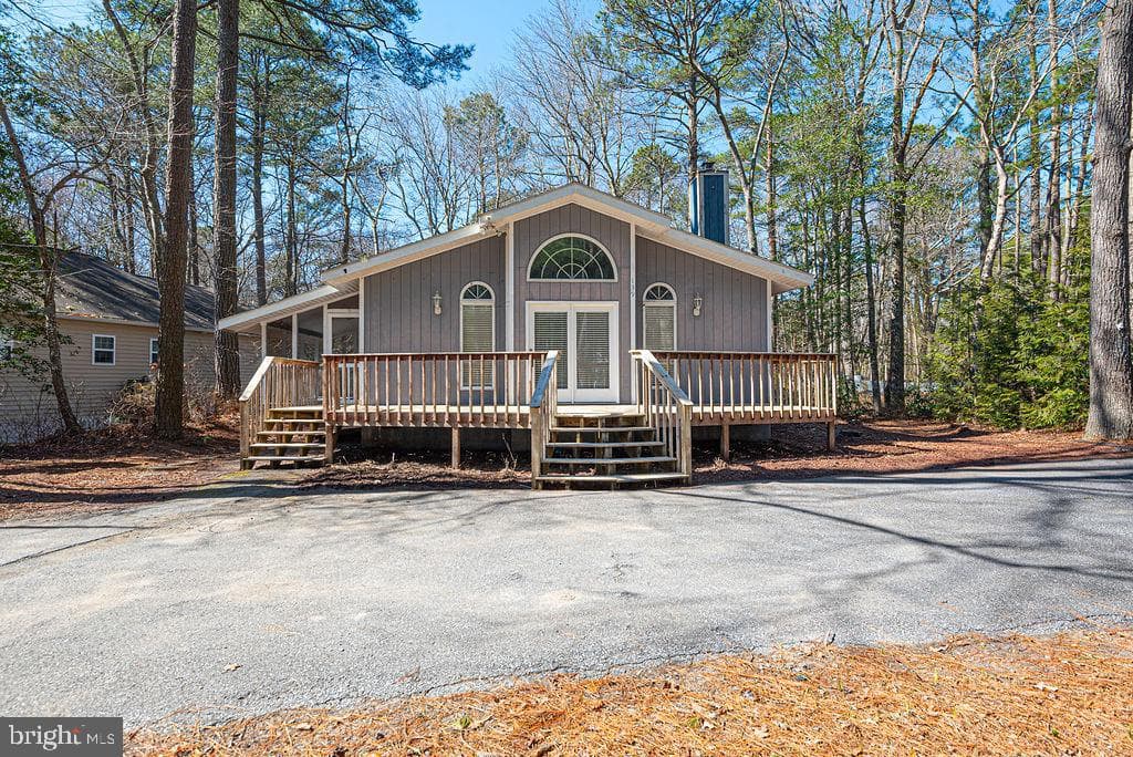 139 Camelot Circle photo 3